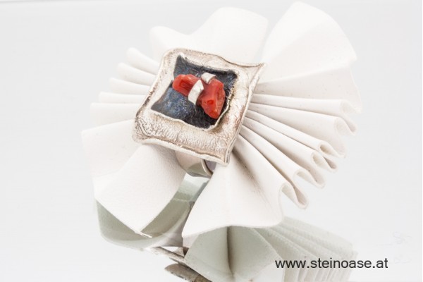 Exquisiter Ring Silber & Koralle